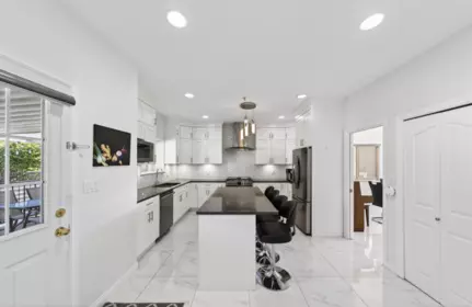 Kitchen Island Photo of 535 E 53rd Avenue, Vancouver, BC