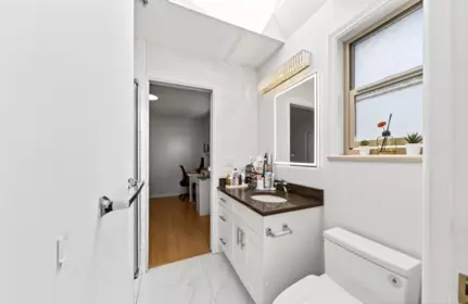 Mudroom Photo of 535 E 53rd Avenue, Vancouver, BC