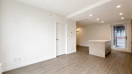 404 13655 Fraser Highway, Surrey, BC, Surrey — Apartment/Condo for sale