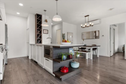 Kitchen Island Photo of 404 33540 Mayfair Avenue, Abbotsford, BC