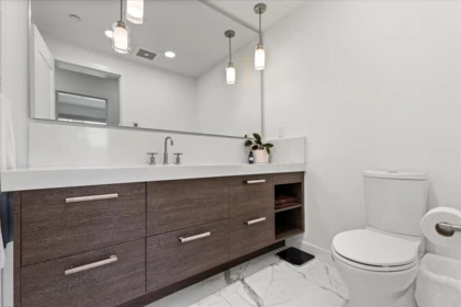 Mudroom Photo of 404 33540 Mayfair Avenue, Abbotsford, BC