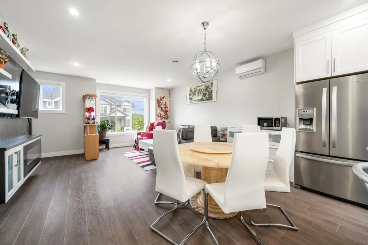 Family Room Photo of 6 7410 194 Street, Surrey, BC