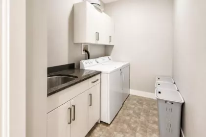 Guest Bathroom Photo of 33592 2nd Avenue, Mission, BC