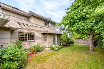 Front Yard Photo of 101 16275 15 Avenue, Surrey, BC