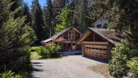 Mudroom Photo of 9270 Pinetree Lane, Whistler, BC