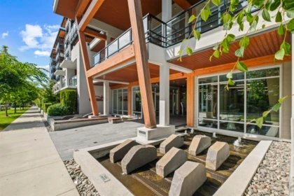 209 128 E 8th Street, North Vancouver, BC, North Vancouver — Apartment/Condo for sale