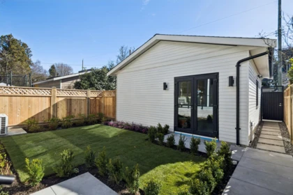 Swimming Pool Photo of 2 3036 W 13th Avenue, Vancouver, BC