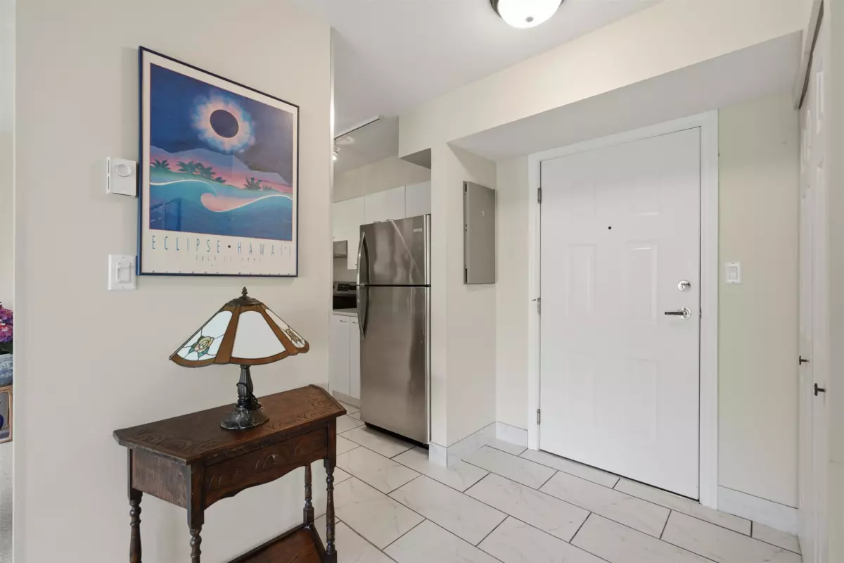 Dining Area Photo of 205 5855 Cowrie Street, Sechelt, BC