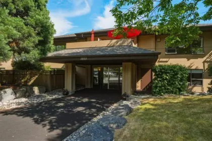 205 5855 Cowrie Street, Sechelt, BC, Sechelt — Apartment/Condo for sale