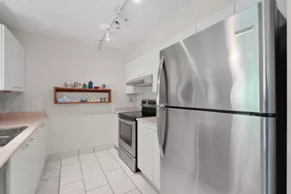 Kitchen Island Photo of 205 5855 Cowrie Street, Sechelt, BC