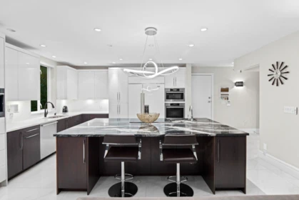 Breakfast Nook Photo of 1130 Eyremount Drive, West Vancouver, BC