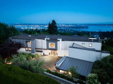 Garden / Landscaping Photo of 1130 Eyremount Drive, West Vancouver, BC
