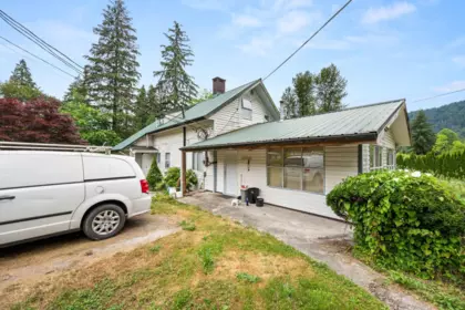 Laundry Room Photo of 35745 Durieu Road, Mission, BC