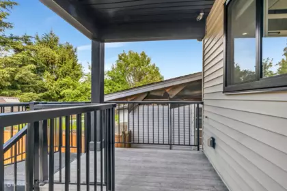 Swimming Pool Photo of 33227 5 Avenue, Mission, BC