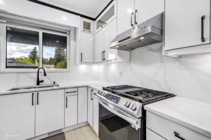 Walk-In Closet Photo of 33227 5 Avenue, Mission, BC