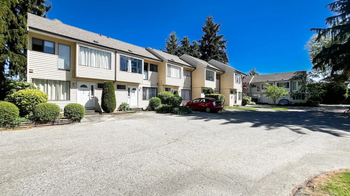 Living Room Photo of 35 9348 128 Street, Surrey, BC