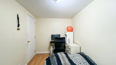 Entry Foyer Photo of 35 9348 128 Street, Surrey, BC