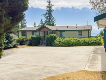 8097 Redrooffs Road, Halfmoon Bay, BC, Halfmoon Bay — Manufactured On Land for sale