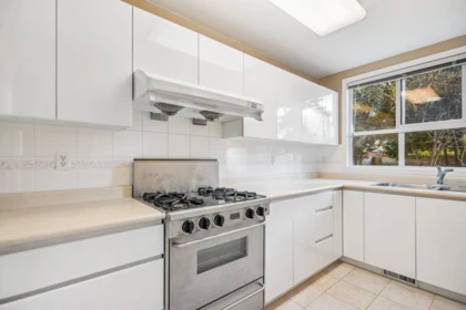 Walk-In Closet Photo of 8340 Lunen Road, Richmond, BC
