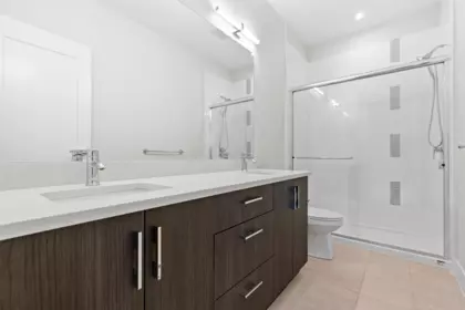 Primary Bathroom Photo of 602 32838 Ventura Avenue, Abbotsford, BC