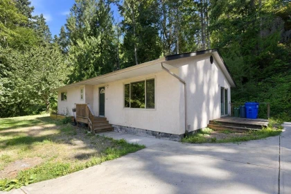 Family Room Photo of 5754 Trout Lake Road, Halfmoon Bay, BC