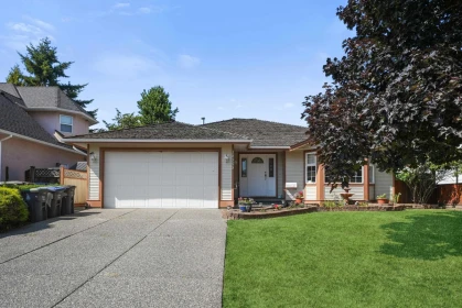 18555 57 Avenue, Surrey, BC, Surrey — Single Family Residence for sale
