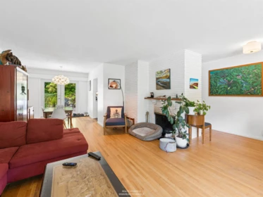 Dining Area Photo of 1525 Avonlynn Crescent, North Vancouver, BC