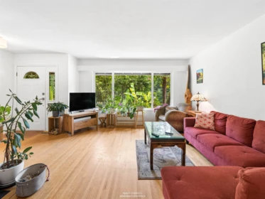 Family Room Photo of 1525 Avonlynn Crescent, North Vancouver, BC