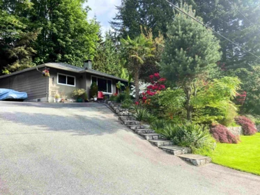 Garden / Landscaping Photo of 1525 Avonlynn Crescent, North Vancouver, BC