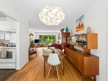 Kitchen Island Photo of 1525 Avonlynn Crescent, North Vancouver, BC