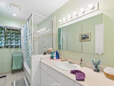 Powder Room Photo of 1525 Avonlynn Crescent, North Vancouver, BC