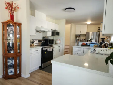 Kitchen Photo of 805 14188 103a Avenue, Surrey, BC