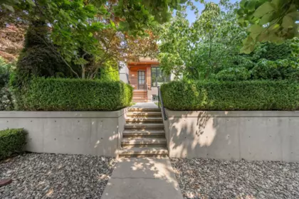 Family Room Photo of 285 E 19th Avenue, Vancouver, BC