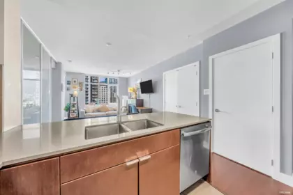 1301 158 W 13th Street, North Vancouver, BC, North Vancouver — Apartment/Condo for sale
