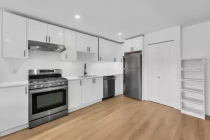 Kitchen Island Photo of 425 E 57th Avenue, Vancouver, BC