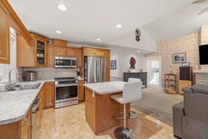 Kitchen Island Photo of 16 45824 Stevenson Road, Chilliwack, BC