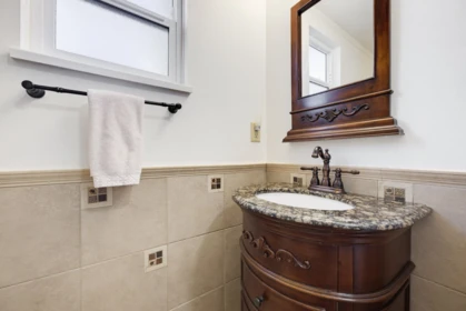 Guest Bathroom Photo of 11 1135 Lansdowne Drive, Coquitlam, BC