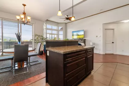 Kitchen Island Photo of 401 45893 Chesterfield Avenue, Chilliwack, BC