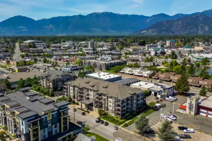Neighborhood Park Photo Near 401 45893 Chesterfield Avenue, Chilliwack, BC