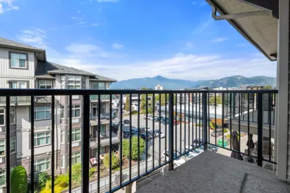 Swimming Pool Photo of 401 45893 Chesterfield Avenue, Chilliwack, BC