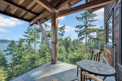 Guest Bathroom Photo of 687 Channelview Drive, Bowen Island, BC