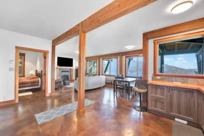 Hallway Photo of 687 Channelview Drive, Bowen Island, BC