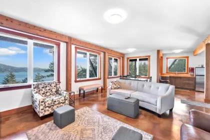 Outdoor Deck Photo of 687 Channelview Drive, Bowen Island, BC