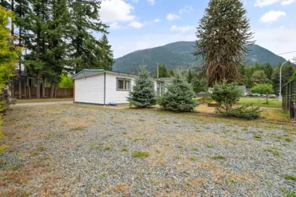 Garden / Landscaping Photo of 411 Emerald Avenue, Harrison Hot Springs, BC