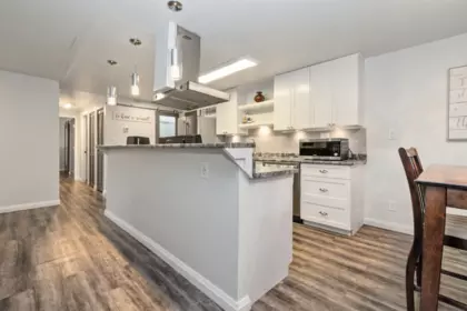 Kitchen Photo of 411 Emerald Avenue, Harrison Hot Springs, BC