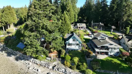 3199 Beach Avenue, Roberts Creek, BC, Roberts creek — Single Family Residence for sale