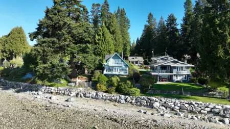 3199 Beach Avenue, Roberts Creek, BC, Roberts creek — Single Family Residence for sale