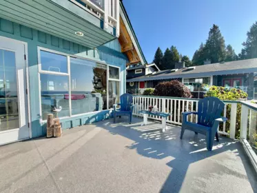 Garden / Landscaping Photo of 3199 Beach Avenue, Roberts Creek, BC