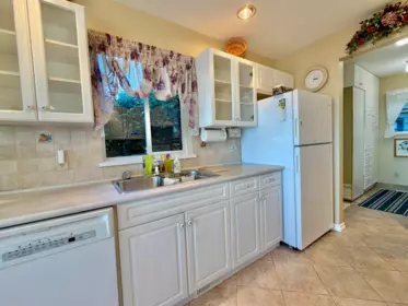 Guest Bathroom Photo of 3199 Beach Avenue, Roberts Creek, BC