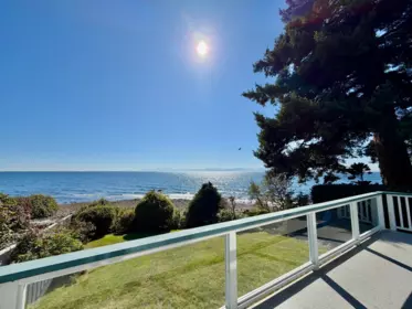 Kitchen Island Photo of 3199 Beach Avenue, Roberts Creek, BC